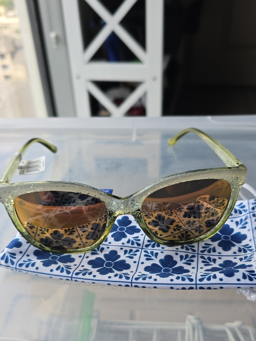 Green Crystal Cat-Eye Sunglasses - Women's Fashion Accessory